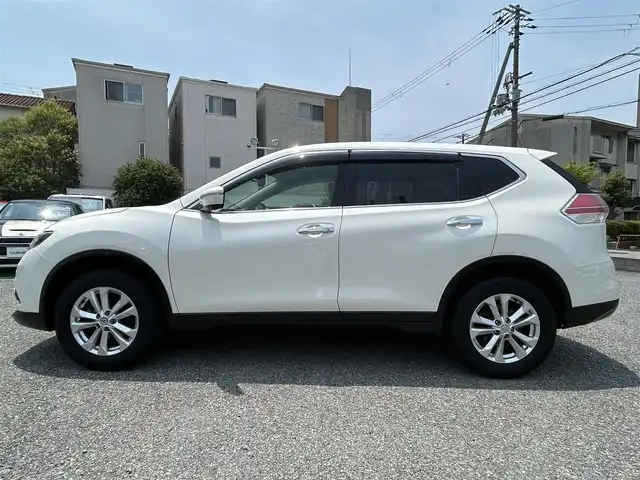 日産 エクストレイル 20X エマージェンシーブレーキ 兵庫県 2015(平27)年 6.2万km ブリリアントホワイトパール ・日産コネクトナビ/・地デジ/DVD/BT/AUX/USB/・TVキャンセラー/・アラウンドビューモニター/・ステアリングリモコン/・インテリジェントルームミラー/・クルーズコントロール/・カプロンシート（前席シートヒーター）/・純正17インチAW/・オートLEDヘッドランプ/・LEDフォグランプ/・パーキングアシスト/・エマージェンシーブレーキ/・車線逸脱警報/・後側方車両検知警報/・前後ソナー