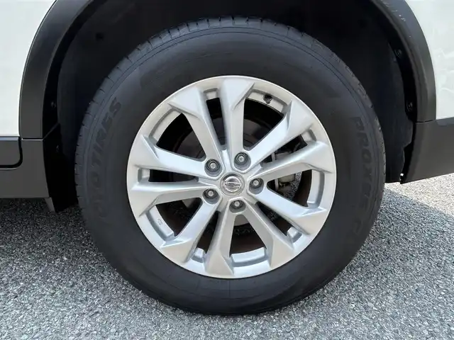 日産 エクストレイル 20X エマージェンシーブレーキ 兵庫県 2015(平27)年 6.2万km ブリリアントホワイトパール ・日産コネクトナビ/・地デジ/DVD/BT/AUX/USB/・TVキャンセラー/・アラウンドビューモニター/・ステアリングリモコン/・インテリジェントルームミラー/・クルーズコントロール/・カプロンシート（前席シートヒーター）/・純正17インチAW/・オートLEDヘッドランプ/・LEDフォグランプ/・パーキングアシスト/・エマージェンシーブレーキ/・車線逸脱警報/・後側方車両検知警報/・前後ソナー