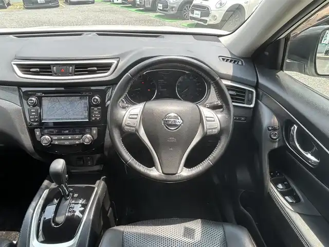 日産 エクストレイル 20X エマージェンシーブレーキ 兵庫県 2015(平27)年 6.2万km ブリリアントホワイトパール ・日産コネクトナビ/・地デジ/DVD/BT/AUX/USB/・TVキャンセラー/・アラウンドビューモニター/・ステアリングリモコン/・インテリジェントルームミラー/・クルーズコントロール/・カプロンシート（前席シートヒーター）/・純正17インチAW/・オートLEDヘッドランプ/・LEDフォグランプ/・パーキングアシスト/・エマージェンシーブレーキ/・車線逸脱警報/・後側方車両検知警報/・前後ソナー
