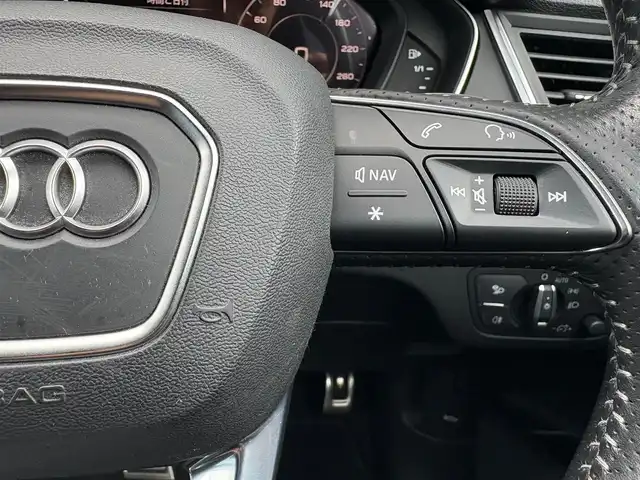 アウディ Ｑ５ 40TDIクワトロ スポーツ 石川県 2020(令2)年 6万km 白 S-LINE-pkg/4WD/衝突軽減ブレーキ/純正メモリーナビ/バック/フロント/サイド/360°カメラ/フルセグTV/AppleCarPlay/Bluetooth/USB/アダプティブクルーズコントロール/ブラインドスポットモニター/電動格納ミラー/レーンキープアシスト/クリアランスソナー/オートマチックテールゲート/オートライト/LEDヘッドライト/パワーシート(前席)/ETC