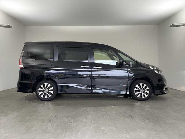日産 セレナ ハイウェイスター G 兵庫県 2017(平29)年 6.3万km ダイヤモンドブラック ・純正8インチナビ/Bluetooth/CD/DVD/TV/SD/・バックカメラ/・エマージェンシーブレーキ/・両側パワースライドドア/・タッチフリースライドドア/・LEDオートライト/・社外フロアマット/・クルーズコントロール/・前後ドライブレコーダー/・ビルトインETC/・純正16インチアルミホイール/・スマートキー/・アイドリングストップ/・Wエアバッグ