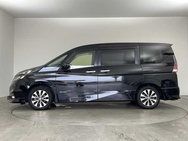 日産 セレナ ハイウェイスター G 兵庫県 2017(平29)年 6.3万km ダイヤモンドブラック ・純正8インチナビ/Bluetooth/CD/DVD/TV/SD/・バックカメラ/・エマージェンシーブレーキ/・両側パワースライドドア/・タッチフリースライドドア/・LEDオートライト/・社外フロアマット/・クルーズコントロール/・前後ドライブレコーダー/・ビルトインETC/・純正16インチアルミホイール/・スマートキー/・アイドリングストップ/・Wエアバッグ