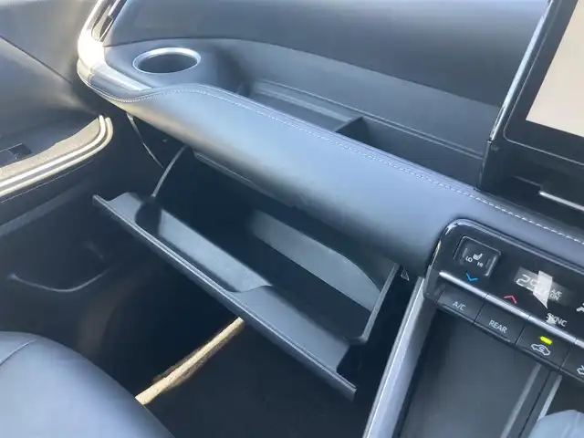 トヨタ ノア S－Z 静岡県 2022(令4)年 5.9万km ホワイトパールクリスタルシャイン Toyota Safety Sense/純正10.5型ディスプレイオーディオ/　（コネクティッドナビ対応）/　AM FM Bluetooth フルセグTV/ETC2.0/レーダークルーズコントロール/ドライブレコーダー/両側パワースライドドア/前席シートヒーター/パークングアシスト/電動パーキングブレーキ/オートブレーキホールド/リアサンシェード/LEDヘッドライト/スマートキー×2本/ワンオーナー/パノラミックビューモニター
