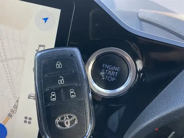 トヨタ ノア S－Z 静岡県 2022(令4)年 5.9万km ホワイトパールクリスタルシャイン Toyota Safety Sense/純正10.5型ディスプレイオーディオ/　（コネクティッドナビ対応）/　AM FM Bluetooth フルセグTV/ETC2.0/レーダークルーズコントロール/ドライブレコーダー/両側パワースライドドア/前席シートヒーター/パークングアシスト/電動パーキングブレーキ/オートブレーキホールド/リアサンシェード/LEDヘッドライト/スマートキー×2本/ワンオーナー/パノラミックビューモニター