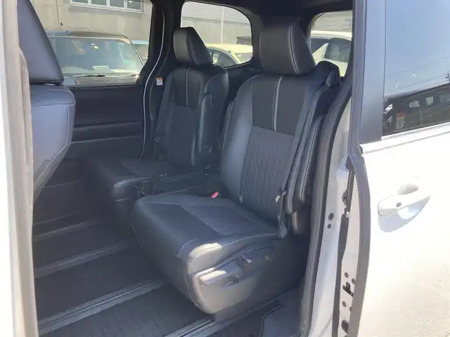 トヨタ ノア S－Z 静岡県 2022(令4)年 5.9万km ホワイトパールクリスタルシャイン Toyota Safety Sense/純正10.5型ディスプレイオーディオ/　（コネクティッドナビ対応）/　AM FM Bluetooth フルセグTV/ETC2.0/レーダークルーズコントロール/ドライブレコーダー/両側パワースライドドア/前席シートヒーター/パークングアシスト/電動パーキングブレーキ/オートブレーキホールド/リアサンシェード/LEDヘッドライト/スマートキー×2本/ワンオーナー/パノラミックビューモニター