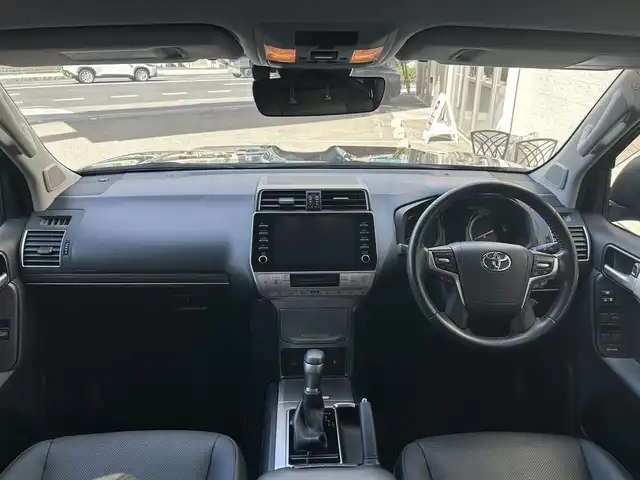 トヨタ ランドクルーザー プラド TX Lパッケージ 兵庫県 2021(令3)年 1.6万km ブラック ・ワンオーナー車/・パノラミックビューモニター/・バックカメラ/・純正ディスプレイオーディオ/・パートタイム４WD/・トヨタセーフティセンス/・レーンディパーチャーアラート/・ブラインドスポットモニター/・プリクラッシュセーフティ/・クルーズコントロール/・オートマチックハイビーム/・クリアランスソナー/・ふらつき検知/・前席パワーシート/・前席シートヒーター/・レザーシート/・LEDオートライト/・フォグランプ/・オートワイパー/・ビルトインETC2.0/・純正フロアマット/・純正１９インチアルミホイール/・自動防眩ミラー/・オールオートパワーウィンドウ/・左右独立オートエアコン/・運転席・助手席・サイドエアバッグ/・ルーフレール/・サイドステップ/・ドアバイザー/・電動格納ミラー/・スマートキー/・スペアキー×１/・プッシュスタート/・保証書/・取扱説明書