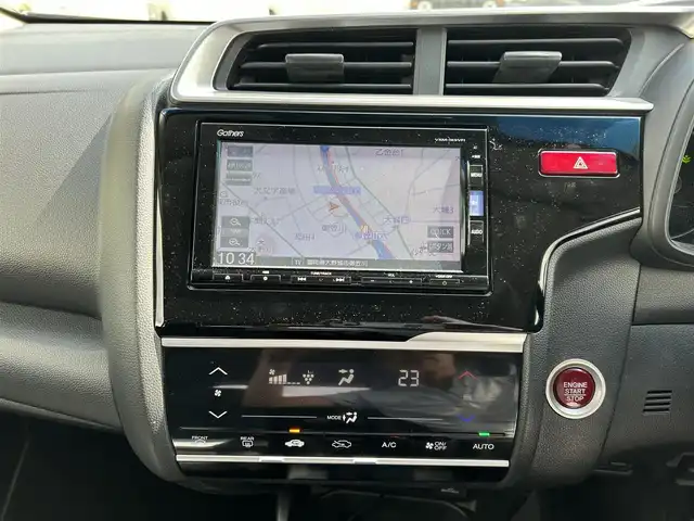 ホンダ フィット 13G Fパッケージ 福岡県 2016(平28)年 4.4万km クリスタルブラックパール 純正7型ナビ（フルセグTV・CD・DVD・BT） 純正マット バックモニター プッシュスタート ETC