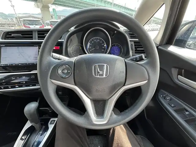 ホンダ フィット 13G Fパッケージ 福岡県 2016(平28)年 4.4万km クリスタルブラックパール 純正7型ナビ（フルセグTV・CD・DVD・BT） 純正マット バックモニター プッシュスタート ETC