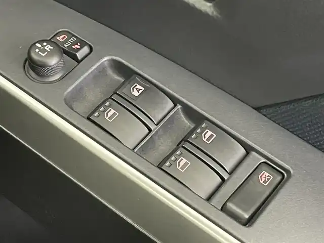 トヨタ ルーミー カスタムG－T 埼玉県 2023(令5)年 1.9万km パールホワイトⅢ スマートアシスト　純正９インチナビ　バックカメラ　ビルトインＥＴＣ２．０　前後ドライブレコーダー　レーダークルーズコントロール　シートヒーター　純正アルミホイール　オートライト　ＬＥＤ　地デジフルセグ
