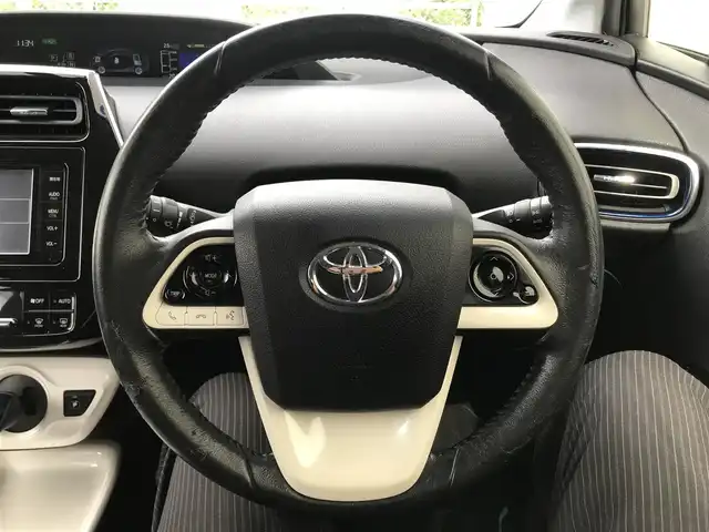 トヨタ プリウス S ツーリングセレクション 栃木県 2015(平27)年 14.1万km ホワイトパールクリスタルシャイン 株)IDOMが運営する【じしゃロン小山店】の自社ローン専用車両になります。こちらは現金またはオートローンご利用時の価格です。自社ローンご希望の方は別途その旨お申付け下さい//禁煙車/純正フルセグナビ/（CD/DVD/AM/FMラジオ）/(Bluetooth)/スマートキー/プッシュスタート/バックカメラ/ＥＴＣ/ドライブレコーダー/デジタルインナーミラー/シートヒーター/ステアリングリモコン/電動格納ドアミラー/パワーウインドウ/防眩ミラー/オートライト/ＴＯＭ’Ｓエアロ