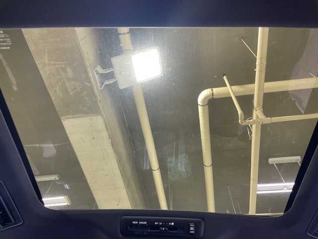 トヨタ エスティマ アエラス プレミアム 神奈川県 2018(平30)年 2.9万km ホワイトパールクリスタルシャイン 大型ムーンルーフ/純正9インチSDナビゲーション【NSZT-W68T】/AM/FM フルセグ Bluetooth対応/バックカメラ/両側パワースライドドア/クルーズコントロール/ビルトインETC2.0/ドライブレコーダー（前方）/純正フロアマット/スマートキー/純正LEDヘッドライト/オートライト/オートマチックハイビーム/純正18インチアルミホイール