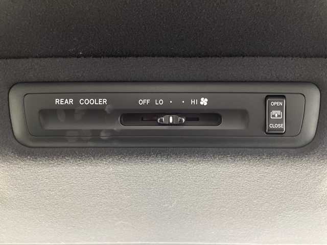 トヨタ エスティマ アエラス プレミアム 神奈川県 2018(平30)年 2.9万km ホワイトパールクリスタルシャイン 大型ムーンルーフ/純正9インチSDナビゲーション【NSZT-W68T】/AM/FM フルセグ Bluetooth対応/バックカメラ/両側パワースライドドア/クルーズコントロール/ビルトインETC2.0/ドライブレコーダー（前方）/純正フロアマット/スマートキー/純正LEDヘッドライト/オートライト/オートマチックハイビーム/純正18インチアルミホイール