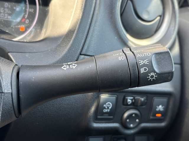 日産 ノート メダリスト エマージェンシーB 宮城県 2014(平26)年 11.1万km スーパーブラック 登録時走行距離110368km/社外ナビ/フルセグTV/Bluetooth/DVD/CD/FM/AM/全方位カメラ/コーナーセンサー/フォグランプ/アルミ付きスタットレスタイヤ/レーンキープ/横滑り防止装置/アイドリングストップ/ヘッドライトレベライザー/ETC/プッシュスタート/スマートキー/Aライト/純正フロアマット/フォグランプ/ドアバイザー/電動格納ミラー