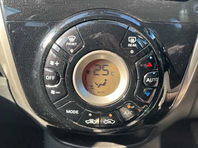 日産 ノート メダリスト エマージェンシーB 宮城県 2014(平26)年 11.1万km スーパーブラック 登録時走行距離110368km/社外ナビ/フルセグTV/Bluetooth/DVD/CD/FM/AM/全方位カメラ/コーナーセンサー/フォグランプ/アルミ付きスタットレスタイヤ/レーンキープ/横滑り防止装置/アイドリングストップ/ヘッドライトレベライザー/ETC/プッシュスタート/スマートキー/Aライト/純正フロアマット/フォグランプ/ドアバイザー/電動格納ミラー