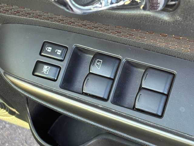 日産 ノート メダリスト エマージェンシーB 宮城県 2014(平26)年 11.1万km スーパーブラック 登録時走行距離110368km/社外ナビ/フルセグTV/Bluetooth/DVD/CD/FM/AM/全方位カメラ/コーナーセンサー/フォグランプ/アルミ付きスタットレスタイヤ/レーンキープ/横滑り防止装置/アイドリングストップ/ヘッドライトレベライザー/ETC/プッシュスタート/スマートキー/Aライト/純正フロアマット/フォグランプ/ドアバイザー/電動格納ミラー