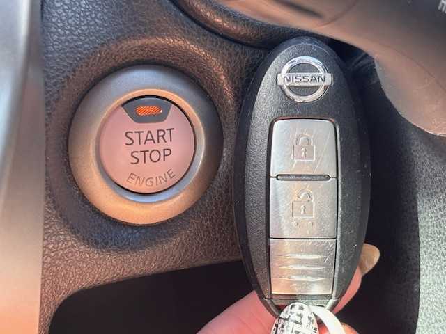 日産 ノート メダリスト エマージェンシーB 宮城県 2014(平26)年 11.1万km スーパーブラック 登録時走行距離110368km/社外ナビ/フルセグTV/Bluetooth/DVD/CD/FM/AM/全方位カメラ/コーナーセンサー/フォグランプ/アルミ付きスタットレスタイヤ/レーンキープ/横滑り防止装置/アイドリングストップ/ヘッドライトレベライザー/ETC/プッシュスタート/スマートキー/Aライト/純正フロアマット/フォグランプ/ドアバイザー/電動格納ミラー