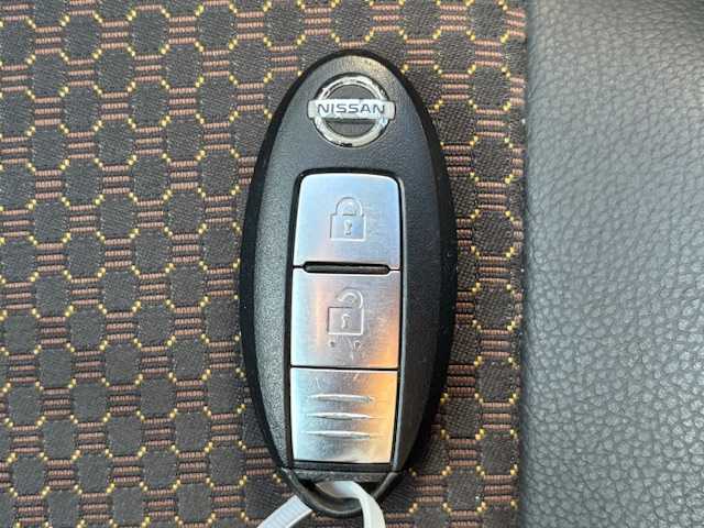 日産 ノート メダリスト エマージェンシーB 宮城県 2014(平26)年 11.1万km スーパーブラック 登録時走行距離110368km/社外ナビ/フルセグTV/Bluetooth/DVD/CD/FM/AM/全方位カメラ/コーナーセンサー/フォグランプ/アルミ付きスタットレスタイヤ/レーンキープ/横滑り防止装置/アイドリングストップ/ヘッドライトレベライザー/ETC/プッシュスタート/スマートキー/Aライト/純正フロアマット/フォグランプ/ドアバイザー/電動格納ミラー