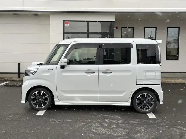スズキ スペーシア カスタム HYBRID XS 青森県 2018(平30)年 12.8万km ピュアホワイトP (株)IDOMが運営する【じしゃロン青森店】の自社ローン対象車両になります。こちらは現金ご利用時の価格です。自社ローンご希望の方は別途その旨お申付け下さい。/４ＷＤ/純正パイオニア製８型メモリーナビ/　AM/FM/CD/DVD/SD/BT/フルセグＴＶ/全周囲カメラ/純正ナビ連動ドライブレコーダー/両側パワースライドドア/衝突被害軽減システム/横滑り防止装置/レーンキープアシスト/リアコーナーセンサー/オートライト/ＬＥＤヘッドライト/フォグランプ/ドアバイザー/純正フロアマット/ハーフレザーシート（合皮）/純正１５インチアルミホイール装着