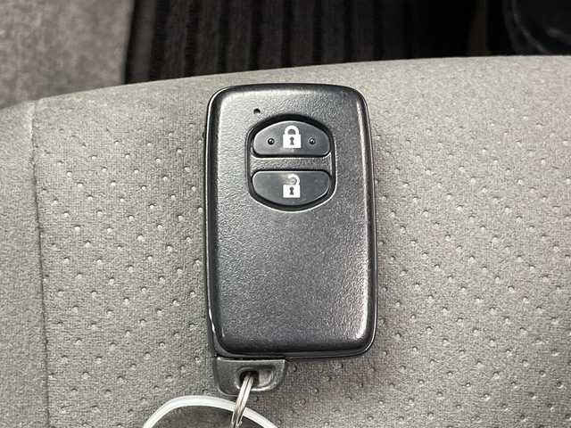 トヨタ プリウス S 千葉県 2010(平22)年 5.8万km スーパーホワイトⅡ 純正ナビ(CD/DVD/BT/TV)/電格ウィンカーミラー/ETC/フォグランプ/ISOFIX