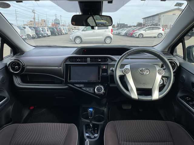 トヨタ アクア G 富山県 2016(平28)年 8.8万km グレーメタリック 純正９型ＳＤナビゲーション/型番：NSZT-Y64T/(CD/DVD/SD/BT/フルセグＴＶ)　/バックカメラ　/ビルトインＥＴＣ/スマートキー２ケ/前席シートヒーター　/クルーズコントロール　/ステアリングリモコン　　/純正フロアマット　/スタッドレスタイヤ車載あり　