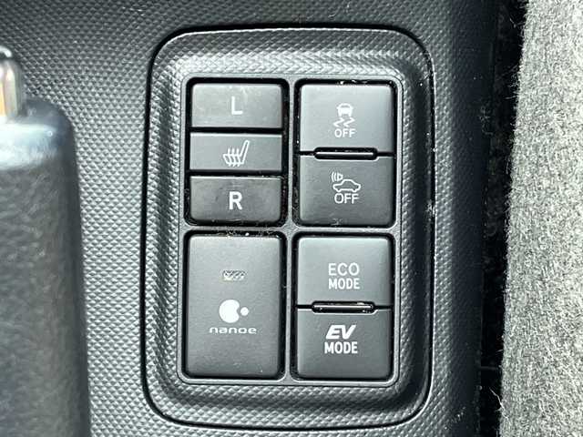 トヨタ アクア G 富山県 2016(平28)年 8.8万km グレーメタリック 純正９型ＳＤナビゲーション/型番：NSZT-Y64T/(CD/DVD/SD/BT/フルセグＴＶ)　/バックカメラ　/ビルトインＥＴＣ/スマートキー２ケ/前席シートヒーター　/クルーズコントロール　/ステアリングリモコン　　/純正フロアマット　/スタッドレスタイヤ車載あり　