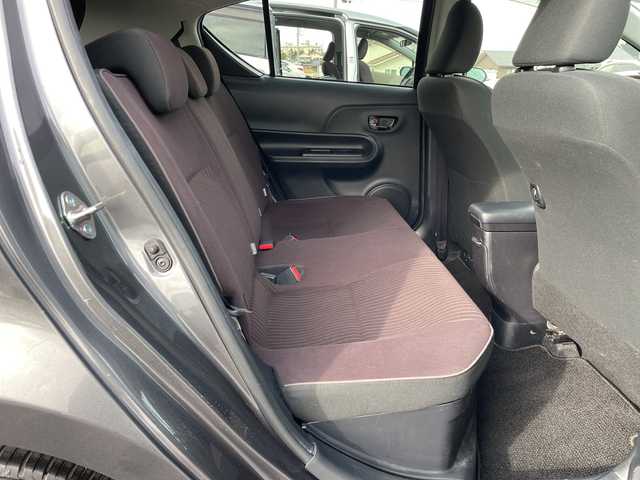 トヨタ アクア G 富山県 2016(平28)年 8.8万km グレーメタリック 純正９型ＳＤナビゲーション/型番：NSZT-Y64T/(CD/DVD/SD/BT/フルセグＴＶ)　/バックカメラ　/ビルトインＥＴＣ/スマートキー２ケ/前席シートヒーター　/クルーズコントロール　/ステアリングリモコン　　/純正フロアマット　/スタッドレスタイヤ車載あり　