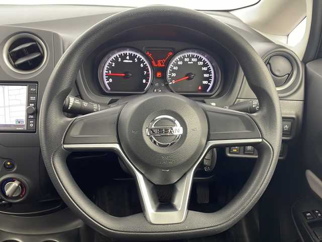 日産 ノート X 岐阜県 2021(令3)年 4.4万km スーパーブラック 純正ナビ/CD/Bluetooth/TV/AM/FM/インテリジェントエマージェンシーブレーキ/前後コーナーセンサー/車線逸脱警報/ETC/ハロゲンヘッドライト/アイドリングストップ/オートライト/プッシュスタート/ドアバイザー/社外14インチアルミホイール
