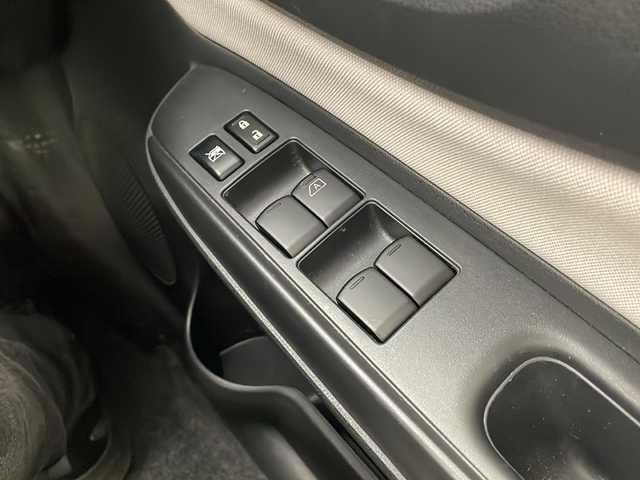 日産 ノート X 岐阜県 2021(令3)年 4.4万km スーパーブラック 純正ナビ/CD/Bluetooth/TV/AM/FM/インテリジェントエマージェンシーブレーキ/前後コーナーセンサー/車線逸脱警報/ETC/ハロゲンヘッドライト/アイドリングストップ/オートライト/プッシュスタート/ドアバイザー/社外14インチアルミホイール