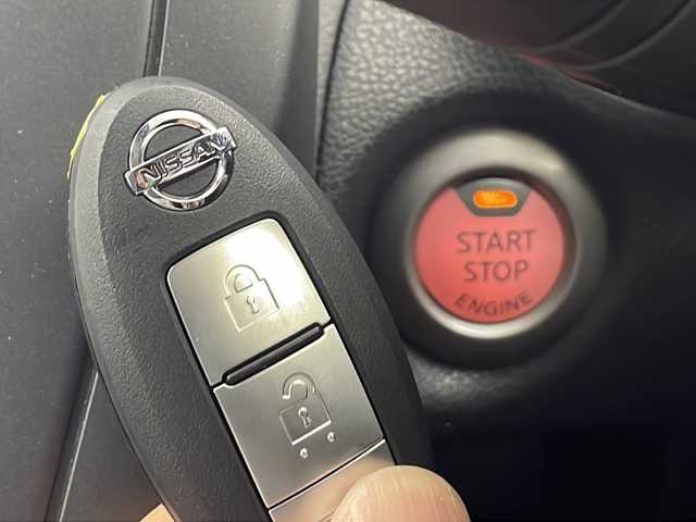 日産 ノート X 岐阜県 2021(令3)年 4.4万km スーパーブラック 純正ナビ/CD/Bluetooth/TV/AM/FM/インテリジェントエマージェンシーブレーキ/前後コーナーセンサー/車線逸脱警報/ETC/ハロゲンヘッドライト/アイドリングストップ/オートライト/プッシュスタート/ドアバイザー/社外14インチアルミホイール