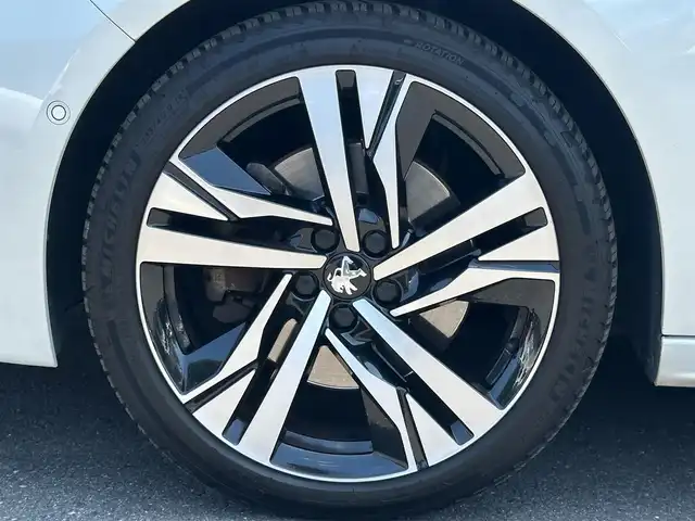 プジョー ５０８ ファーストエディション 福島県 2019(令1)年 4万km BLANC NACRE パノラマサンルーフ/FOCALサウンド/レッドナッパレザー/メモリ付パワーシート/シートヒーター/ランバーサポート/アクティブクルーズコントロール/レーンキープアシスト/ブラインドスポットモニター/インテリジェントハイビーム/ナイトビジョン/純正ナビ/360°カメラ/パワーバックドア/アンビエントライト/ワイヤレスチャージャー/純正19インチAW/前後ドラレコ/社外レーダー/ETC