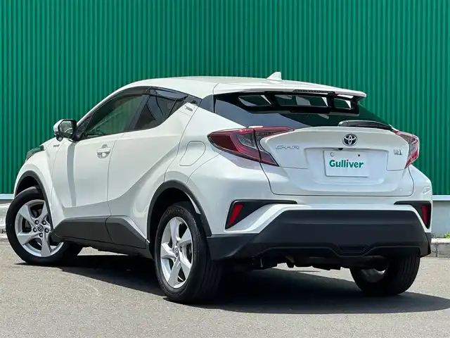 トヨタ Ｃ－ＨＲ S LEDパッケージ 宮城県 2019(令1)年 7.3万km ホワイトパールクリスタルシャイン 社外メモリーナビ/フルセグテレビ/　【AM/FM/CD/DVD/Bluetooth/iPod/SD】/ToyotaSafetySense/　・衝突軽減ブレーキ/　・レーダークルーズコントロール/　・レーンキープアシスト/　・オートハイビーム/電子パーキングブレーキ/オートブレーキホールド/LEDヘッドライト/オートライト/ビルトインETC/バックカメラ/純正フロアマット/純正17インチアルミホイール/ステアリングスイッチ/革巻きステアリング/プッシュスタート/スマートキー/電動格納ウィンカーミラー/ドアバイザー
