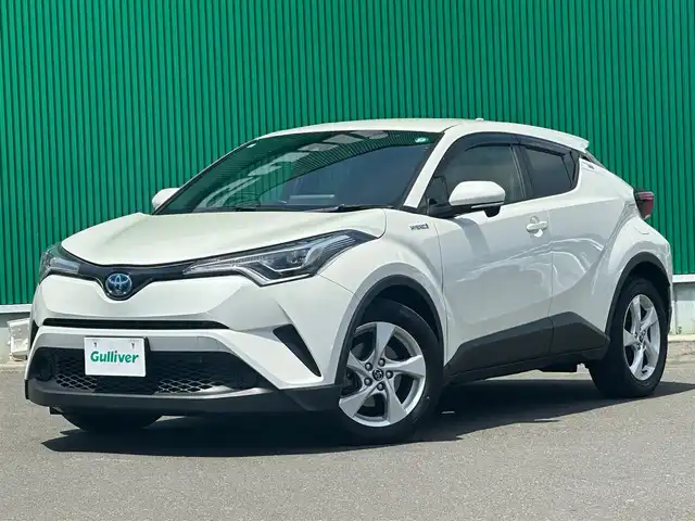 トヨタ Ｃ－ＨＲ S LEDパッケージ 宮城県 2019(令1)年 7.3万km ホワイトパールクリスタルシャイン 社外メモリーナビ/フルセグテレビ/　【AM/FM/CD/DVD/Bluetooth/iPod/SD】/ToyotaSafetySense/　・衝突軽減ブレーキ/　・レーダークルーズコントロール/　・レーンキープアシスト/　・オートハイビーム/電子パーキングブレーキ/オートブレーキホールド/LEDヘッドライト/オートライト/ビルトインETC/バックカメラ/純正フロアマット/純正17インチアルミホイール/ステアリングスイッチ/革巻きステアリング/プッシュスタート/スマートキー/電動格納ウィンカーミラー/ドアバイザー
