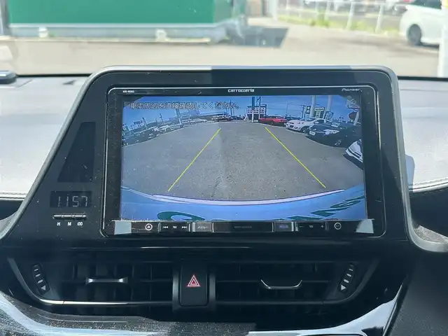 トヨタ Ｃ－ＨＲ S LEDパッケージ 宮城県 2019(令1)年 7.3万km ホワイトパールクリスタルシャイン 社外メモリーナビ/フルセグテレビ/　【AM/FM/CD/DVD/Bluetooth/iPod/SD】/ToyotaSafetySense/　・衝突軽減ブレーキ/　・レーダークルーズコントロール/　・レーンキープアシスト/　・オートハイビーム/電子パーキングブレーキ/オートブレーキホールド/LEDヘッドライト/オートライト/ビルトインETC/バックカメラ/純正フロアマット/純正17インチアルミホイール/ステアリングスイッチ/革巻きステアリング/プッシュスタート/スマートキー/電動格納ウィンカーミラー/ドアバイザー