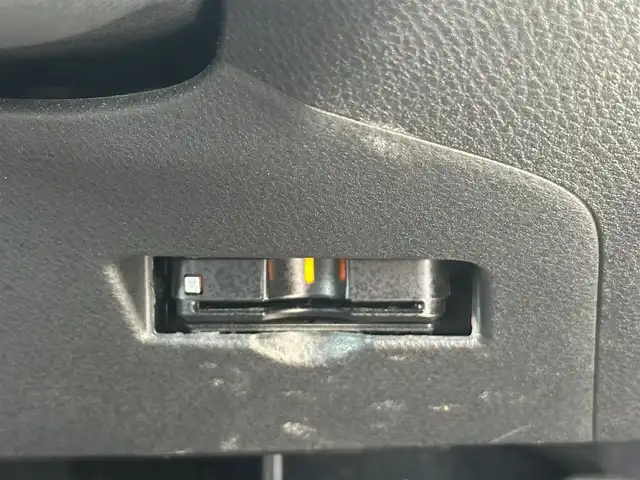 トヨタ Ｃ－ＨＲ S LEDパッケージ 宮城県 2019(令1)年 7.3万km ホワイトパールクリスタルシャイン 社外メモリーナビ/フルセグテレビ/　【AM/FM/CD/DVD/Bluetooth/iPod/SD】/ToyotaSafetySense/　・衝突軽減ブレーキ/　・レーダークルーズコントロール/　・レーンキープアシスト/　・オートハイビーム/電子パーキングブレーキ/オートブレーキホールド/LEDヘッドライト/オートライト/ビルトインETC/バックカメラ/純正フロアマット/純正17インチアルミホイール/ステアリングスイッチ/革巻きステアリング/プッシュスタート/スマートキー/電動格納ウィンカーミラー/ドアバイザー