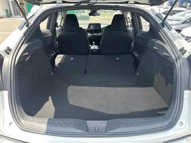 トヨタ Ｃ－ＨＲ S LEDパッケージ 宮城県 2019(令1)年 7.3万km ホワイトパールクリスタルシャイン 社外メモリーナビ/フルセグテレビ/　【AM/FM/CD/DVD/Bluetooth/iPod/SD】/ToyotaSafetySense/　・衝突軽減ブレーキ/　・レーダークルーズコントロール/　・レーンキープアシスト/　・オートハイビーム/電子パーキングブレーキ/オートブレーキホールド/LEDヘッドライト/オートライト/ビルトインETC/バックカメラ/純正フロアマット/純正17インチアルミホイール/ステアリングスイッチ/革巻きステアリング/プッシュスタート/スマートキー/電動格納ウィンカーミラー/ドアバイザー