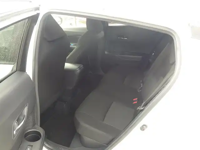 トヨタ Ｃ－ＨＲ S LEDパッケージ 千葉県 2019(令1)年 7.3万km ホワイトパールクリスタルシャイン 215/60R17/9インチ社外メモリーナビ/フルセグテレビ/　【AM/FM/CD/DVD/Bluetooth/iPod/SD】/ToyotaSafetySense/　・衝突軽減ブレーキ/　・レーダークルーズコントロール/　・レーンキープアシスト/　・オートハイビーム/電子パーキングブレーキ/オートブレーキホールド/LEDヘッドライト/オートライト/ビルトインETC/バックカメラ/純正フロアマット/純正17インチアルミホイール/ステアリングスイッチ/革巻きステアリング/プッシュスタート/スマートキー/電動格納ウィンカーミラー/ドアバイザー