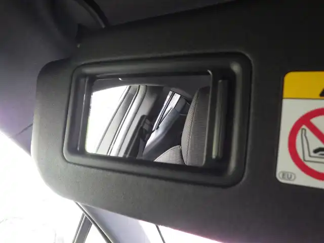 トヨタ Ｃ－ＨＲ S LEDパッケージ 千葉県 2019(令1)年 7.3万km ホワイトパールクリスタルシャイン 215/60R17/9インチ社外メモリーナビ/フルセグテレビ/　【AM/FM/CD/DVD/Bluetooth/iPod/SD】/ToyotaSafetySense/　・衝突軽減ブレーキ/　・レーダークルーズコントロール/　・レーンキープアシスト/　・オートハイビーム/電子パーキングブレーキ/オートブレーキホールド/LEDヘッドライト/オートライト/ビルトインETC/バックカメラ/純正フロアマット/純正17インチアルミホイール/ステアリングスイッチ/革巻きステアリング/プッシュスタート/スマートキー/電動格納ウィンカーミラー/ドアバイザー