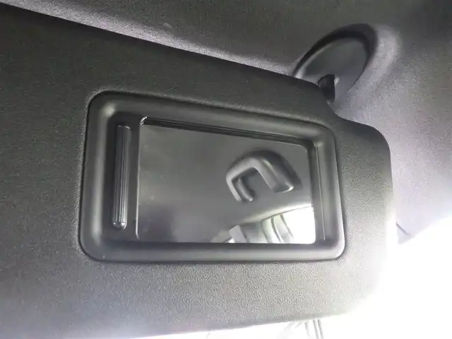 トヨタ Ｃ－ＨＲ S LEDパッケージ 千葉県 2019(令1)年 7.3万km ホワイトパールクリスタルシャイン 215/60R17/9インチ社外メモリーナビ/フルセグテレビ/　【AM/FM/CD/DVD/Bluetooth/iPod/SD】/ToyotaSafetySense/　・衝突軽減ブレーキ/　・レーダークルーズコントロール/　・レーンキープアシスト/　・オートハイビーム/電子パーキングブレーキ/オートブレーキホールド/LEDヘッドライト/オートライト/ビルトインETC/バックカメラ/純正フロアマット/純正17インチアルミホイール/ステアリングスイッチ/革巻きステアリング/プッシュスタート/スマートキー/電動格納ウィンカーミラー/ドアバイザー