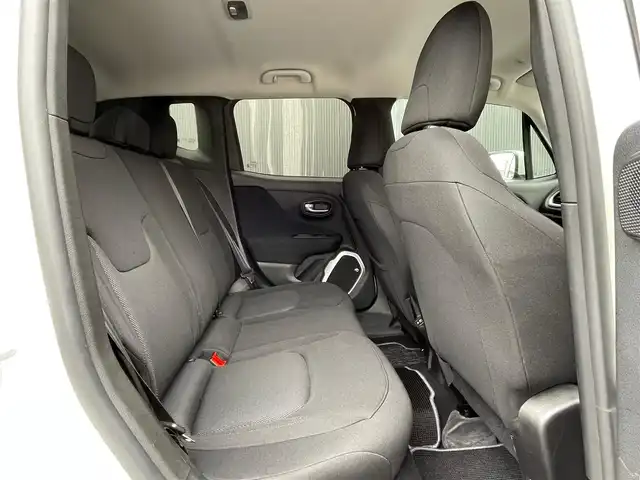 クライスラー・ジープ ジープ レネゲード ロンジチュード 香川県 2018(平30)年 4.9万km 白 アクティブブレーキ/レーンアシスト/ブラインドスポット/Beatsスピーカー/スマートキー/アイドリングストップ/クルーズコントロール/ディスプレイオーディオ/USB/AUX/BT/カープレイ/バックカメラ/ETC/純正16インチアルミ/革巻きステアリング/ルーフレール/コーナーセンサー