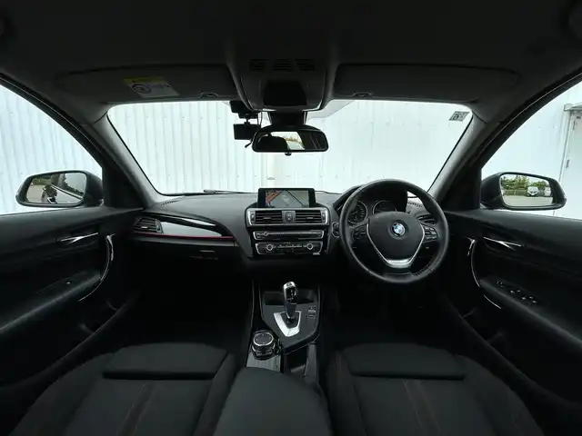 ＢＭＷ １１８ｄ スポーツ 愛媛県 2016(平28)年 4.1万km サファイアブラックP 純正ナビ/クルーズコントロール/ドライブレコーダー/LEDライト/オートライト/ハイビーム/フォグランプ/社外フロアマット/社外AW/スマートキー/アイドリングストップ/横滑り防止装置/ABS/レーンキープアシスト/パワーウインドウ/パワーステアリング