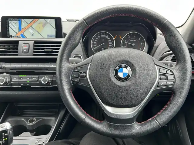 ＢＭＷ １１８ｄ スポーツ 愛媛県 2016(平28)年 4.1万km サファイアブラックP 純正ナビ/クルーズコントロール/ドライブレコーダー/LEDライト/オートライト/ハイビーム/フォグランプ/社外フロアマット/社外AW/スマートキー/アイドリングストップ/横滑り防止装置/ABS/レーンキープアシスト/パワーウインドウ/パワーステアリング