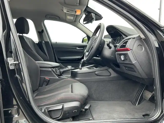 ＢＭＷ １１８ｄ スポーツ 愛媛県 2016(平28)年 4.1万km サファイアブラックP 純正ナビ/クルーズコントロール/ドライブレコーダー/LEDライト/オートライト/ハイビーム/フォグランプ/社外フロアマット/社外AW/スマートキー/アイドリングストップ/横滑り防止装置/ABS/レーンキープアシスト/パワーウインドウ/パワーステアリング