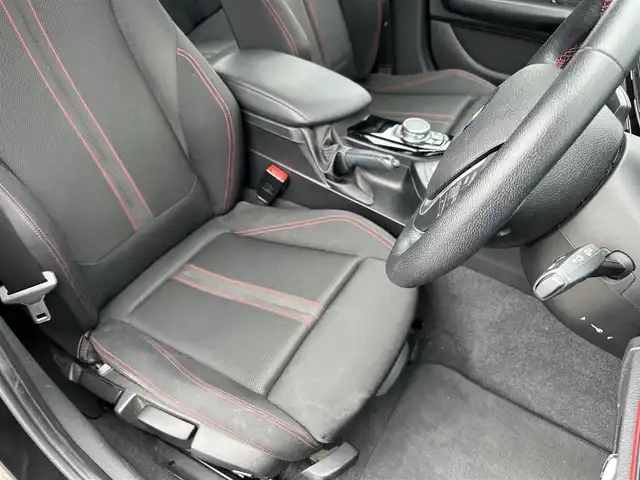 ＢＭＷ １１８ｄ スポーツ 愛媛県 2016(平28)年 4.1万km サファイアブラックP 純正ナビ/クルーズコントロール/ドライブレコーダー/LEDライト/オートライト/ハイビーム/フォグランプ/社外フロアマット/社外AW/スマートキー/アイドリングストップ/横滑り防止装置/ABS/レーンキープアシスト/パワーウインドウ/パワーステアリング