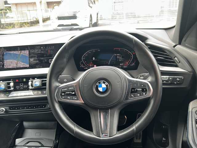 ＢＭＷ １１８ｉ Mスポーツ 宮崎県 2020(令2)年 4万km 黒 純正ナビ/Bluetooth/全方位カメラ/フルセグTV/クルーズコントロール/前後ドライブレコーダー/前席パワーシート/コーナーセンサー（前後）/LEDライト/プッシュスタート/純正アルミホイール/純正フロアマット