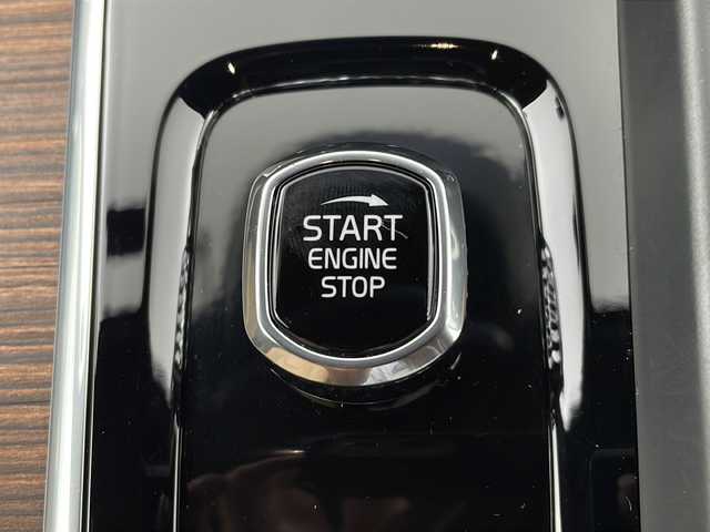 ボルボ ボルボ Ｖ６０ クロスカントリー B5 AWD プロ 岐阜県 2022(令4)年 1.4万km ゴールド 純正ナビ/フルセグTV/Bluetooth/全方位カメラ/衝突回避/クロストラフィックアラート/車間警告/レーンキープアシスト/パーキングアシスト/ブラインドスポットモニター/クルーズコントロール/ロードサインインフォメーション/アクティブベンディングライト/自動駐車/ヘッドアップディスプレイ/電動リアゲート/シートヒーター（全席）/パワーシート（運転席/助手席）/レザーシート/革ステアリング/ステアリングスイッチ/ワイヤレス充電器/スマートキー/純正アルミホイール/純正フロアマットカバー