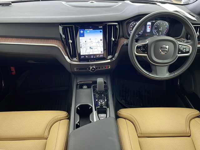 ボルボ ボルボ Ｖ６０ クロスカントリー B5 AWD プロ 岐阜県 2022(令4)年 1.4万km ゴールド 純正ナビ/フルセグTV/Bluetooth/全方位カメラ/衝突回避/クロストラフィックアラート/車間警告/レーンキープアシスト/パーキングアシスト/ブラインドスポットモニター/クルーズコントロール/ロードサインインフォメーション/アクティブベンディングライト/自動駐車/ヘッドアップディスプレイ/電動リアゲート/シートヒーター（全席）/パワーシート（運転席/助手席）/レザーシート/革ステアリング/ステアリングスイッチ/ワイヤレス充電器/スマートキー/純正アルミホイール/純正フロアマットカバー