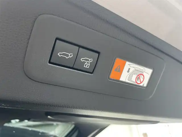 トヨタ ランドクルーザー ２５０ VX 富山県 2024(令6)年 0.8万km アバンギャルドブロンズメタリック サンルーフ／/パノラミックビューモニター／/純正１２．３インチナビ／/フルセグＴＶ／/Ｂｌｕｅｔｏｏｔｈ／/ＨＤＭｉ入力端子／/タイプＣ／/置くだけ充電／/運転席パワーシート/革シート／/シートヒーター／/エアシート/衝突軽減ブレーキ/オートマチックハイビーム/レーダークルーズコントロール/レーンキープアシスト/ルーフレール／/LEDオートライト/LEDフォグライト/コーナーセンサー