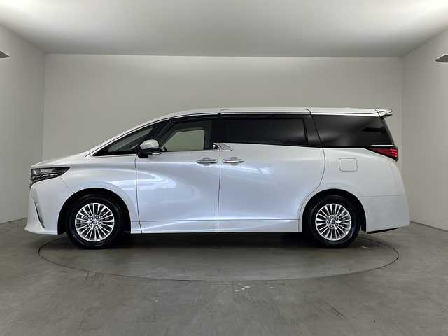 トヨタ アルファードハイブリット X 兵庫県 2025(令7)年 0.5万km プラチナホワイトパールマイカ ・トヨタセーフティーセンス/・プリクラッシュセーフティ/・レーダークルーズコントロール/・レーンディバチャーアラート/・ロードサインアシスト/・リヤクロストラフィックアラート/・後方車両接近告知/・プロアクティブドライビングアシスト/・パーキングサポートブレーキ/・安心降車アシスト/・周辺車両接近時サポート/・クリアランスソナー/・ブラインドスポットモニター/・純正9.8型ディスプレイオーディオ＆フルセグ＆BT＆USB/・パノラマミックビューモニター/・純正前後ドライブレコーダー/・デジタルインナーミラー/・横滑り防止装置/・電動パーキングブレーキ/・AC100V電源/・オートマチックハイビーム/・LEDヘッドライト/・フォグ/・オートライト/・後席サンシェード/・スマートキー/・スペアキー/・プッシュスタート/・W＋サイドエアバック/・カーテンエアバック
