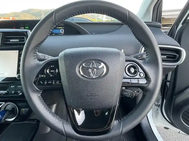 トヨタ プリウス ＰＨＶ S セーフティパッケージ 岡山県 2022(令4)年 3万km プラチナホワイトパールマイカ 登録時走行距離29934km/モデリスタフルエアロ/純正ディスプレイオーディオ/フルセグTV(AM/FM/CD/DVD/Bluetooth)/バックカメラ/ビルトインETC/トヨタセーフティセンス/・ブラインドスポットモニター/・レーダークルーズコントロール/・プリクラッシュセーフティ/・オートマチックハイビーム/・レーントレーシングアシスト/横滑り防止装置/USB入力端子/純正フロアマット/15インチ純正AW/プッシュスタート/スマートキー×2/充電ケーブル