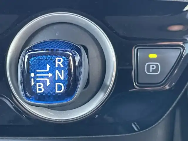 トヨタ プリウス ＰＨＶ S セーフティパッケージ 岡山県 2022(令4)年 3万km プラチナホワイトパールマイカ 登録時走行距離29934km/モデリスタフルエアロ/純正ディスプレイオーディオ/フルセグTV(AM/FM/CD/DVD/Bluetooth)/バックカメラ/ビルトインETC/トヨタセーフティセンス/・ブラインドスポットモニター/・レーダークルーズコントロール/・プリクラッシュセーフティ/・オートマチックハイビーム/・レーントレーシングアシスト/横滑り防止装置/USB入力端子/純正フロアマット/15インチ純正AW/プッシュスタート/スマートキー×2/充電ケーブル